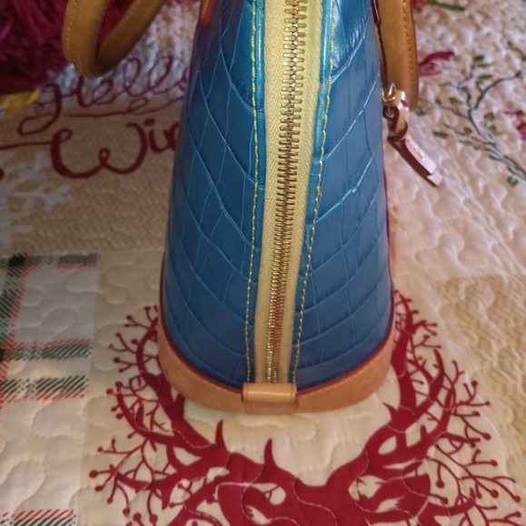 BEAUTIFUL! DOONEY & BOURKE CROC EMBOSSED LEATHER ZIP ZIP SATCHEL NWOT! - Picture 3 of 5